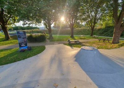 Skatepark du BTwin Village au soleil couchant