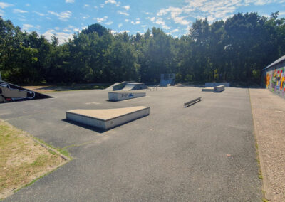 Vue depuis l'entrée du skatepark de Lanton