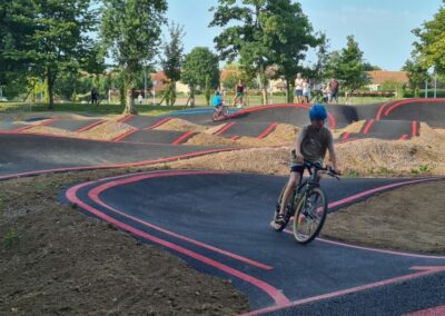 Présentation complète de la pumptrack d' Hermanville situé dans le département du Calvados (14).