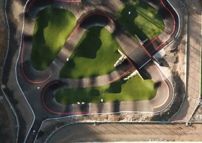 Présentation complète de la pumptrack de La Roquebillière (06) avec son impressionnant passage sous un pont !