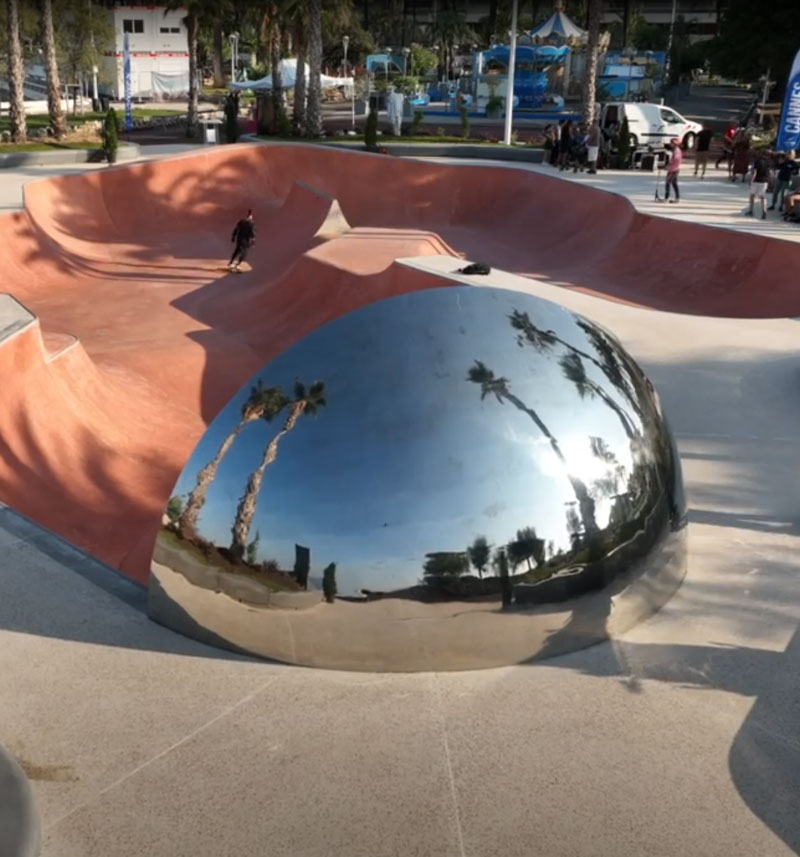 Le cradle chromé du skatepark de la Roseraie à Cannes