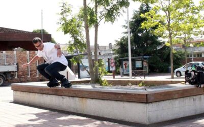 Place de l’église à Maurepas