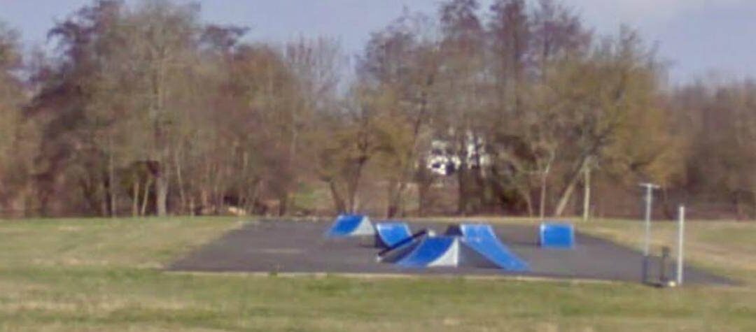 Skatepark de Les Églisottes-et-Chalaures