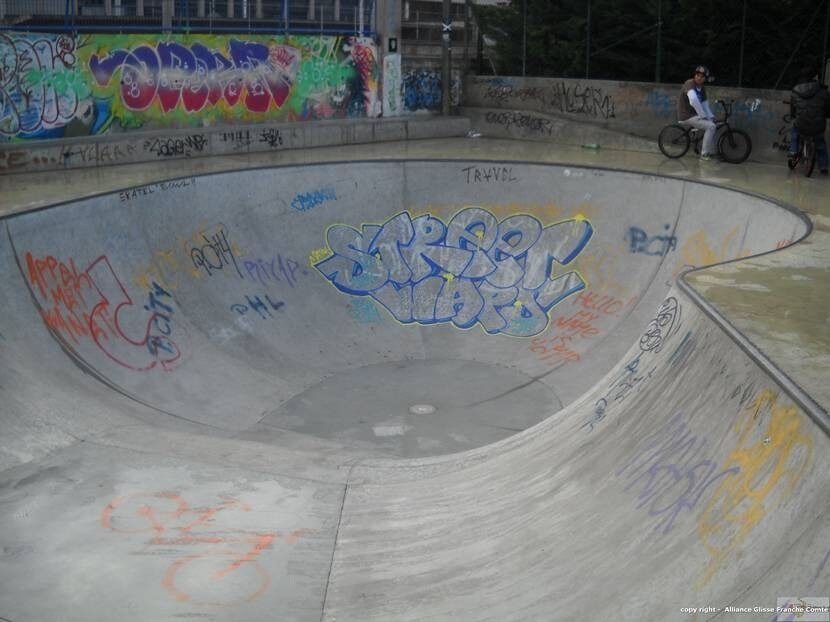 Skatepark en béton de Bourg-en-Bresse