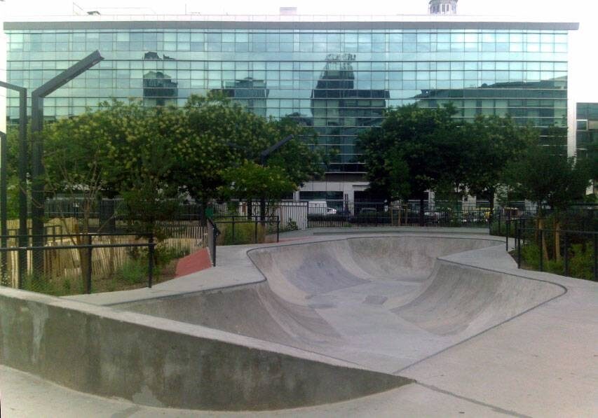Skatepark en béton de Courbevoie