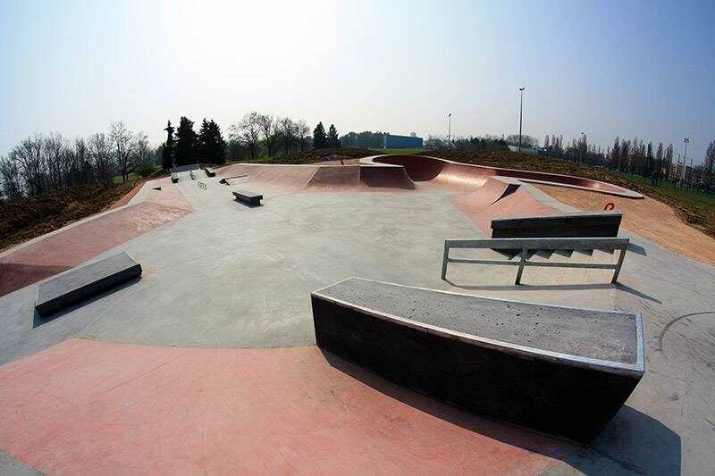 Skatepark en béton de Mâcon